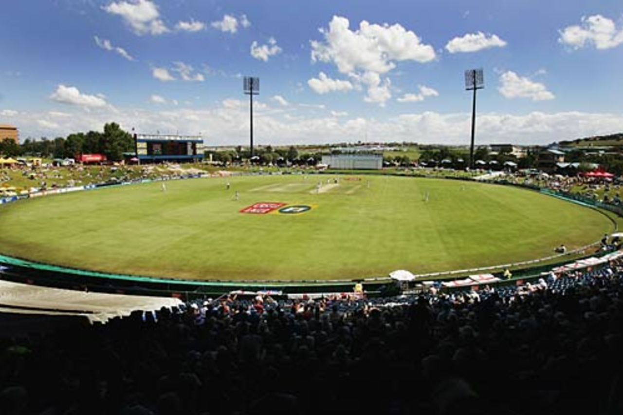 General view of Centurion during the fifth and final Test, South Africa v England, 5th Test, Centurion, January 24, 2005