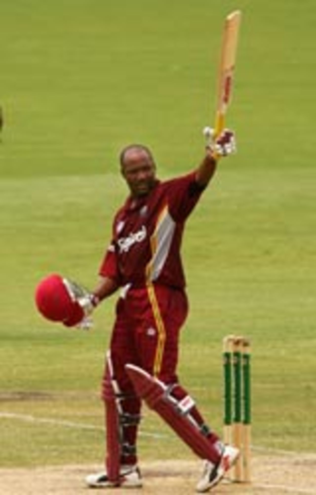 Brian Lara acknowledges his hundred, West Indies v Pakistan, VB Series, Adelaide, January 28, 2005