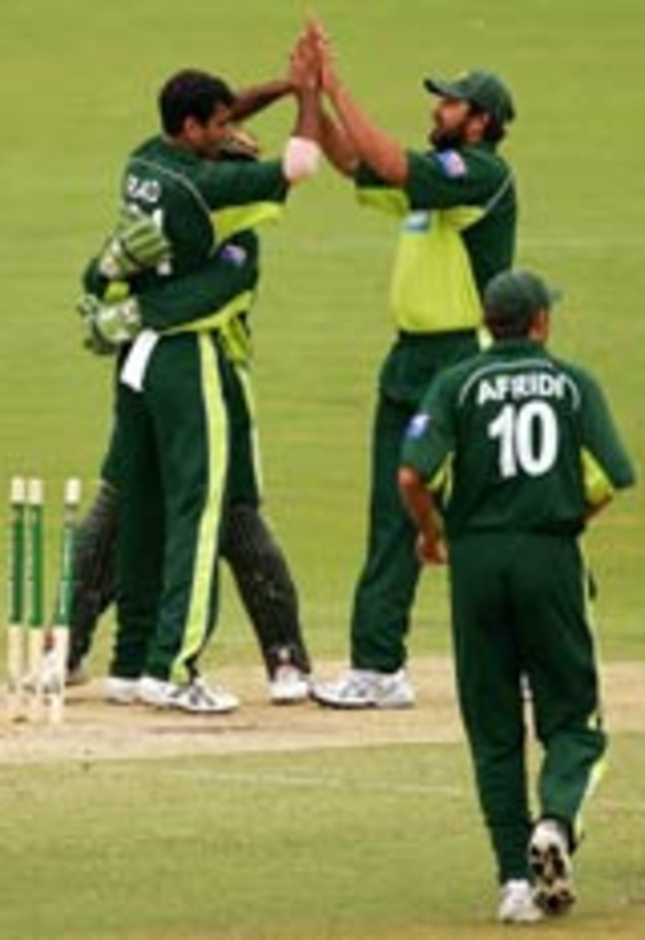 Pakistan players celebrate an early wicket, West Indies v Pakistan, VB Series, Adelaide, January 28, 2005