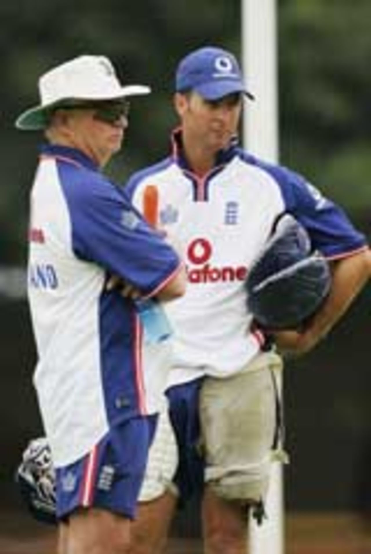 Michael Vaughan and Duncan Fletcher at practice ahead of the one-day series against South Africa, January 29, 2005