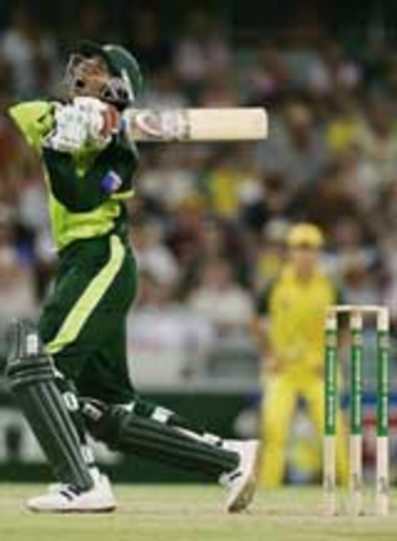Abdul Razzaq heaves over the infield, Australia v Pakistan, VB Series, Perth, January 30, 2005