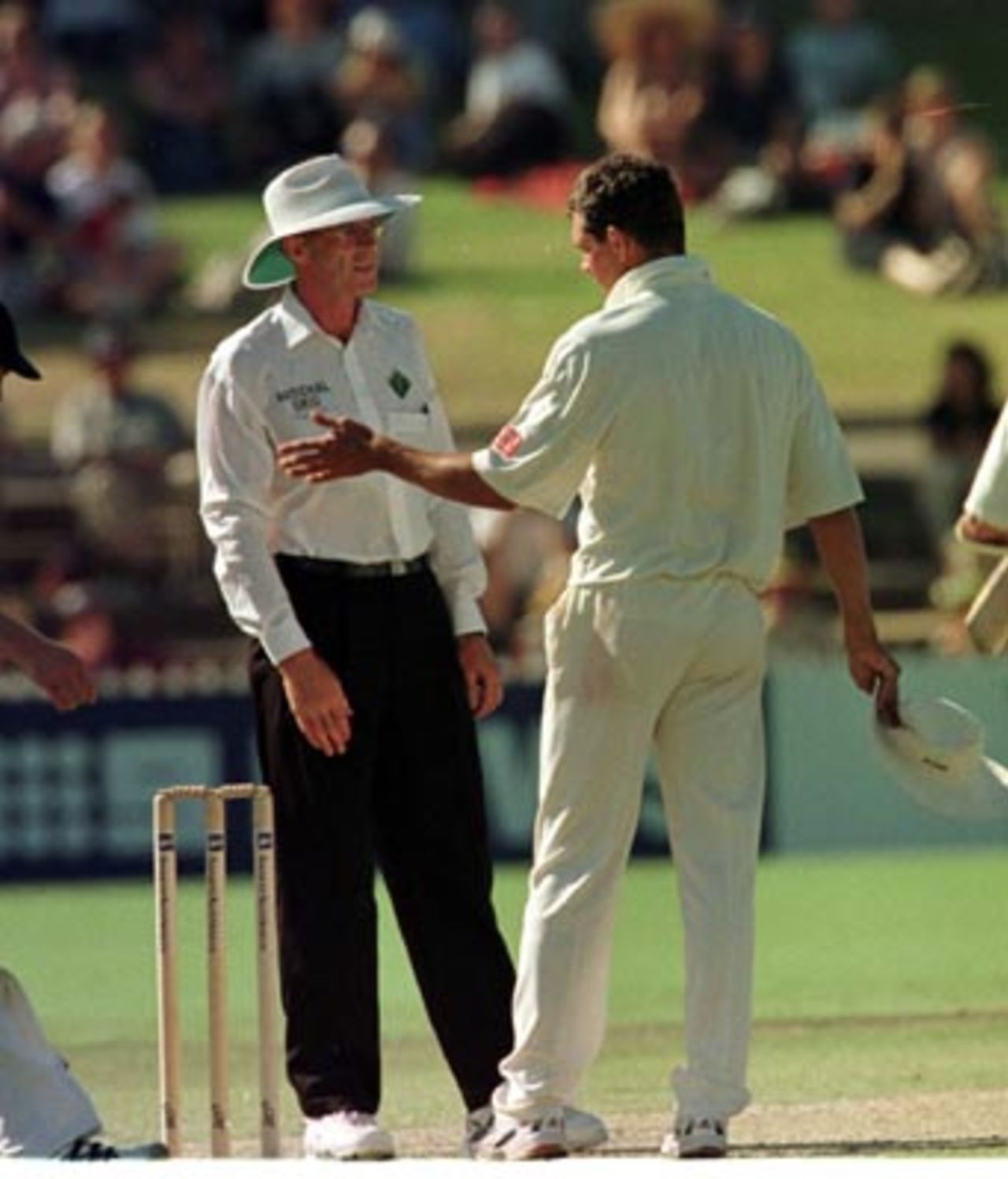 Hansie Cronje argues with umpire Steve Randall over the Mark Waugh not out decision ..Australia v South Africa 3rd Test, Final Day at the Adelaide Oval, Tuesday February 3rd, 1998.