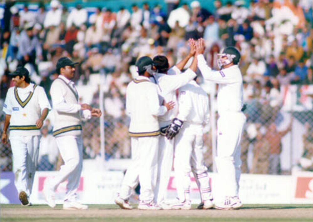 Pakistanis celebrate as Sachin Tendulkar is dismissed lbw. India v Pakistan, Test 2, Day 1 at Delhi, 4 Feb 1999