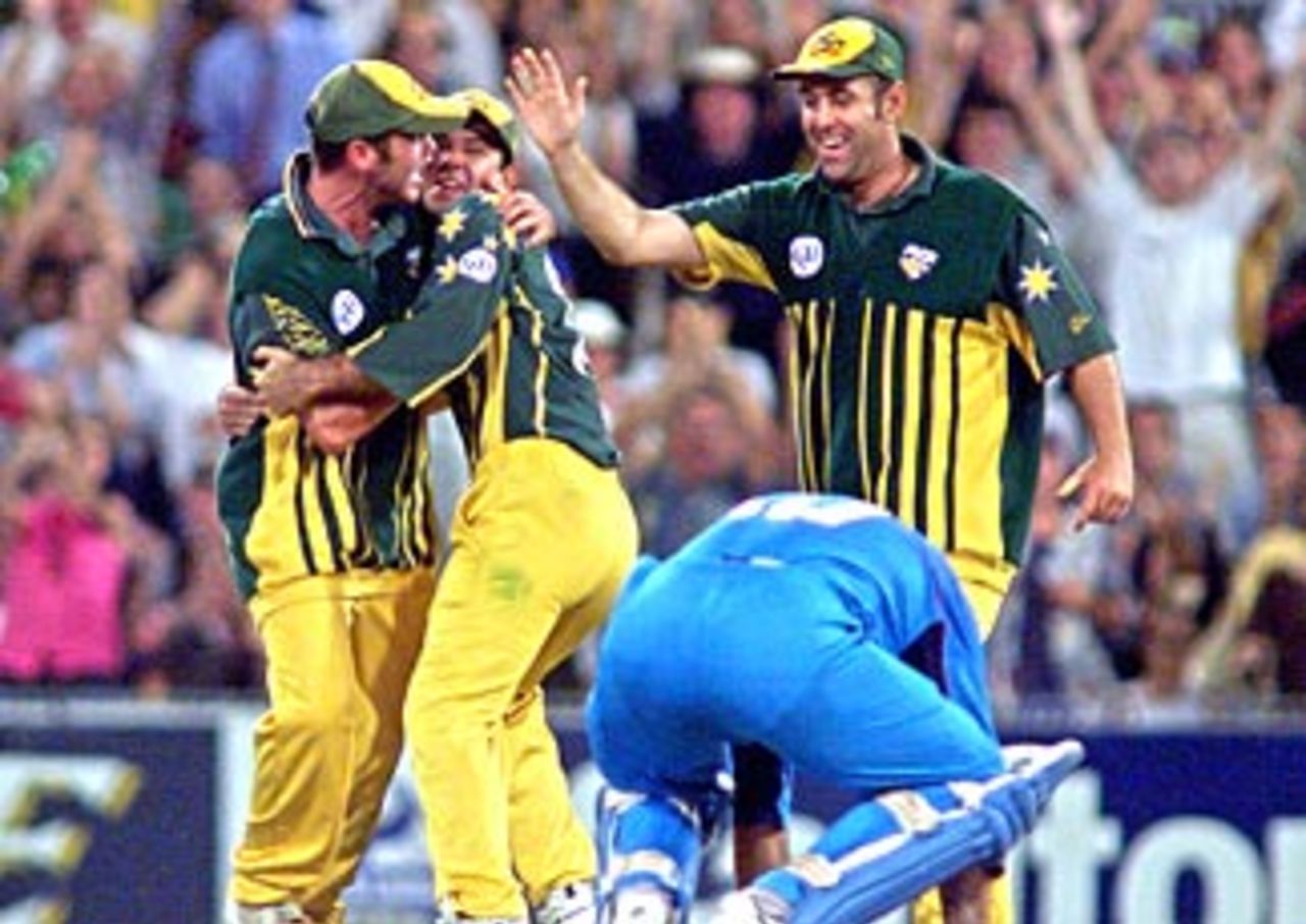 Australia celebrates after winning the first final of the Carlton & United Series, 10 February 1999