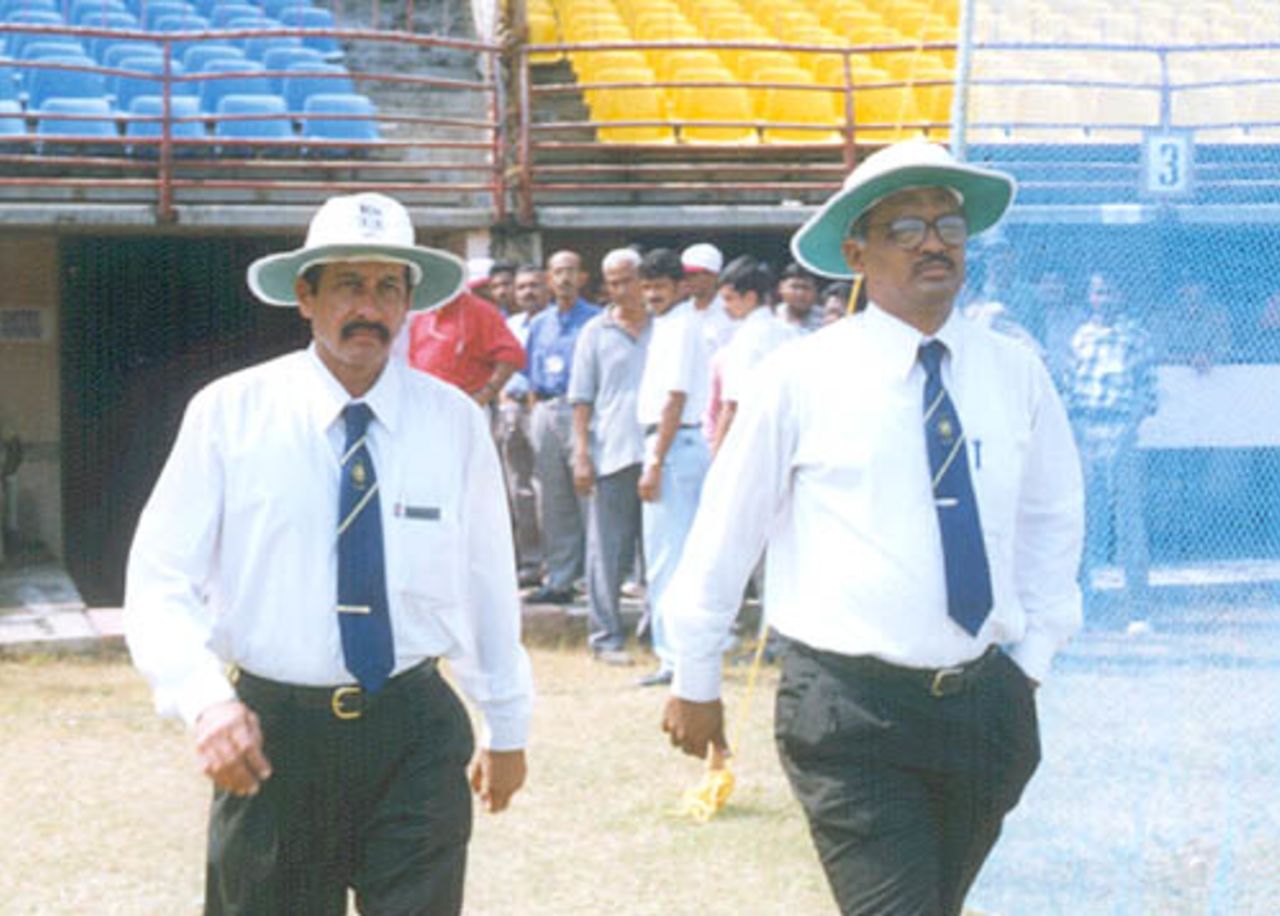 Umpires Tarapore and Pratap Kumar about to take the field, Board President's XI v  Pakistan, Day 1, Kochi
