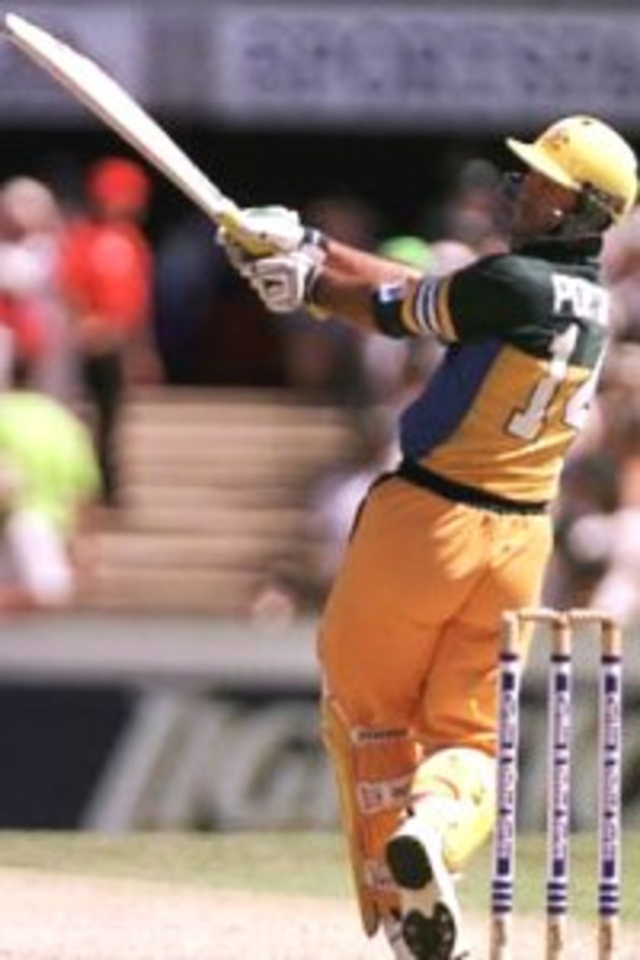 4 Feb 2000: Ricky Ponting of Australia pulls a short ball for four during his innings of 78 against Pakistan during the Carlton and United Breweries one day international between Australia and Pakistan at the Sydney Cricket Ground, Sydney, Australia.