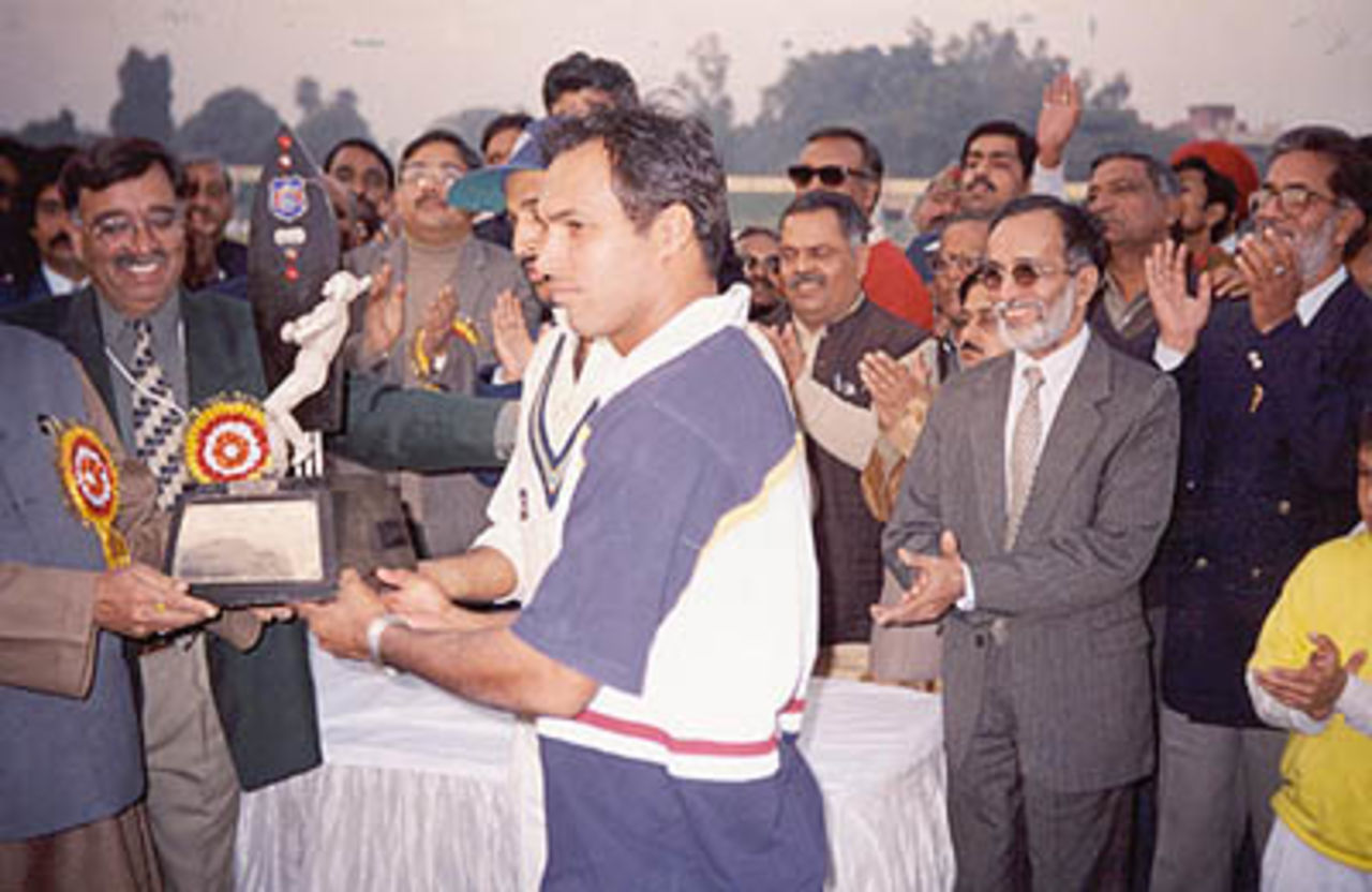The skippers Robin and Khurasiya pose with the Deodhar Trophy, Deodhar Trophy, 2000/01, Final, Central Zone v South Zone, K.D Singh Babu Stadium, Lucknow, 21 December 2000.