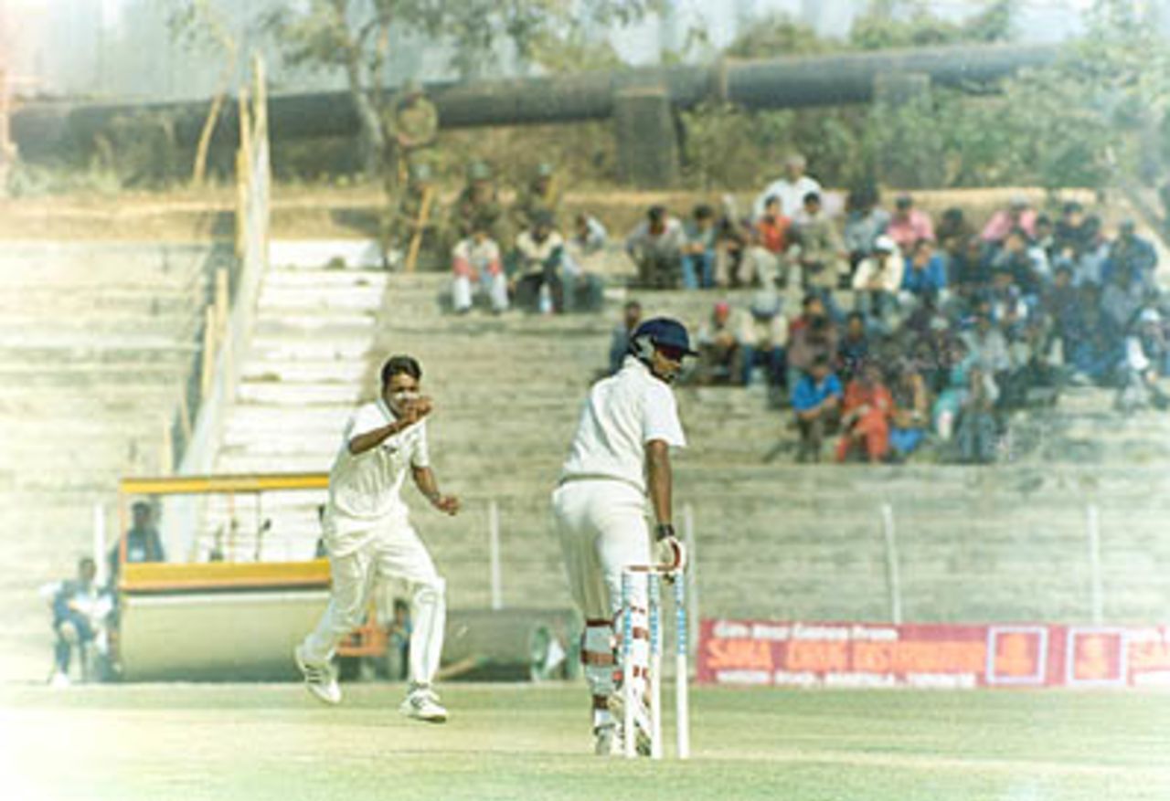 Vijay Bharadwaj about to be snapped by Deep Dasgupta off Debashish Mohanty, Duleep Trophy, 2000/01, East Zone v South Zone, Maharaja Bir Bikram College Stadium, Agartala, 25-27 January 2001.