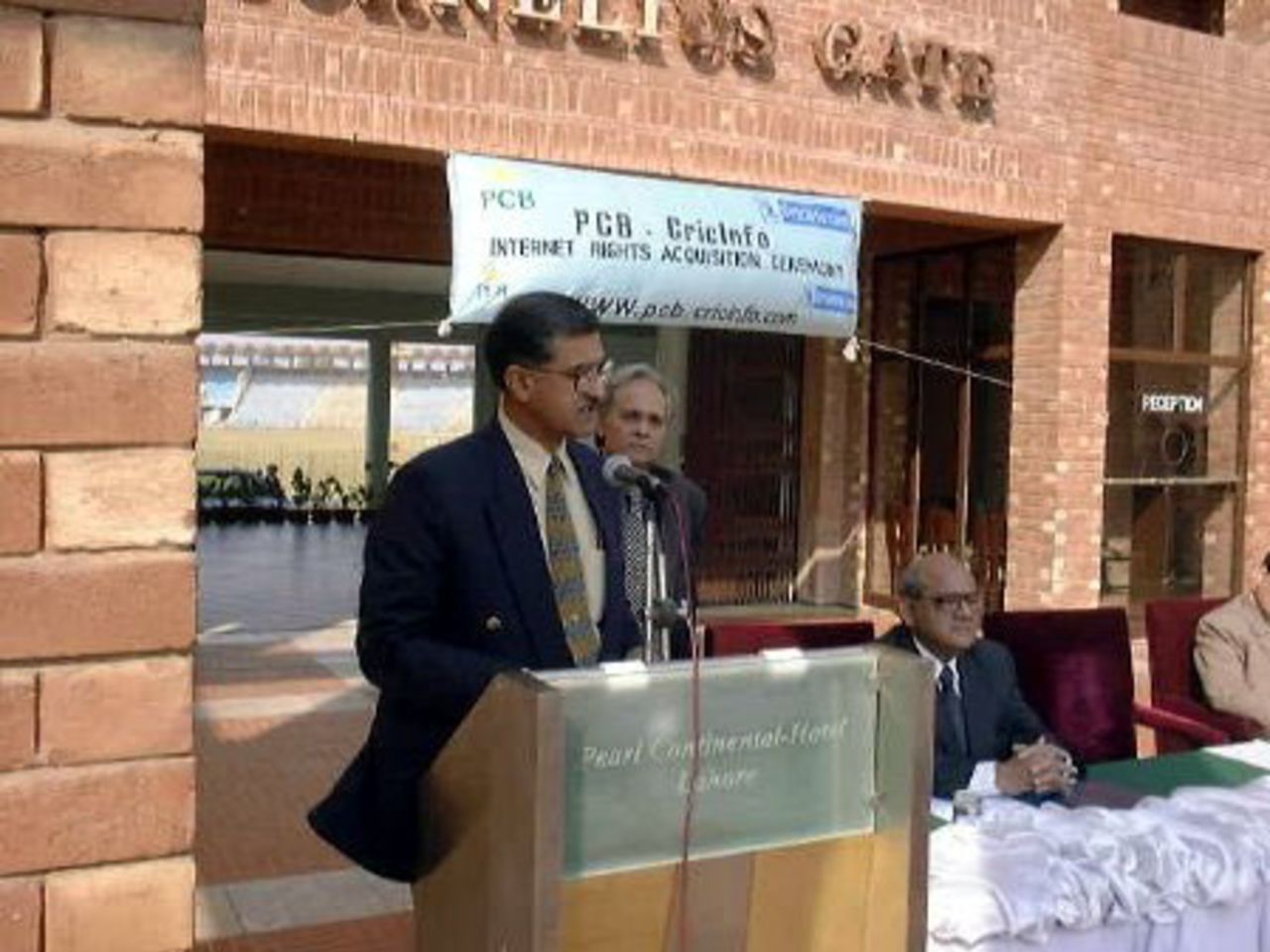 Director PCB, Brig Munawar A. Rana during his address at the PCB - CricInfo Internet Rights Acquisition Ceremony at Gaddafi Stadium, Lahore 5 Feb 2001