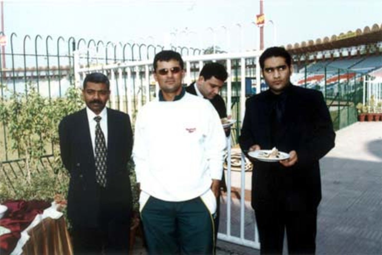 Proceeding from L-R: Edwin Wylde of CI-Pak, Pakistan skipper Moin Khan and Raza Rashid of PCB at the PCB - CricInfo Internet Rights Acquisition Ceremony at Gaddafi Stadium, Lahore 5 Feb 2001