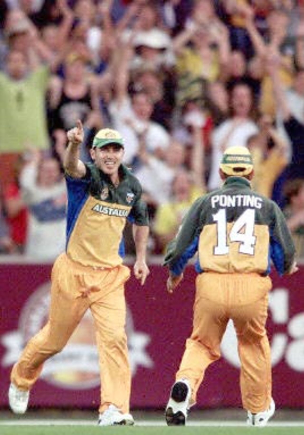 Australian fielder Damien Martyn (L) celebrates taking a sensational catch to dismiss West Indian dangerman Brian Lara for a duck as teammate Ricky Ponting (R) comes to congratulate him during the 2nd one-day final against the West Indies at the MCG in Melbourne 09 February 2001. Australia amassed the huge total of 338-6 with Mark Waugh topscoring with 173 and in reply the West Indies are 159-4 after 26 overs.
