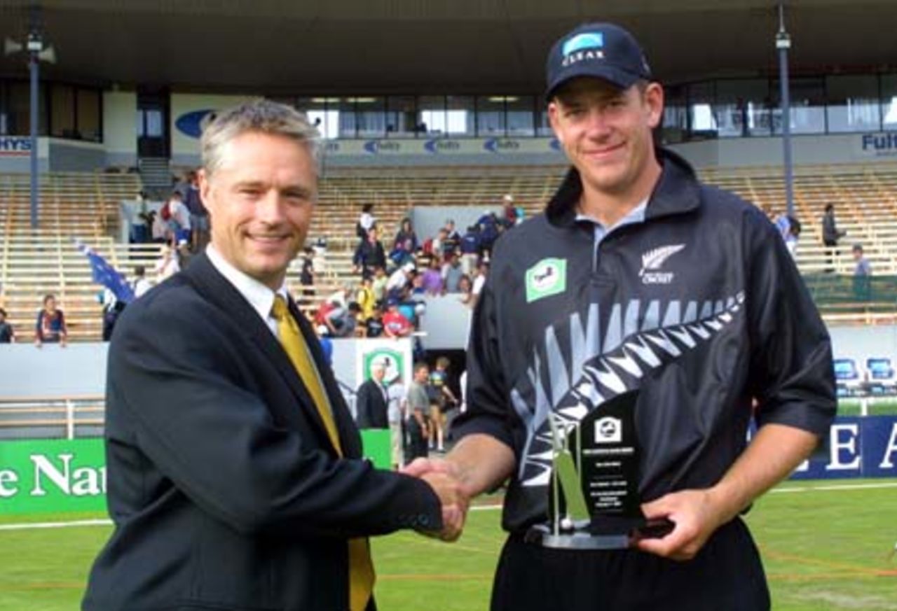 New Zealand batsman Jacob Oram receives the National Bank Player of the Match trophy from National Bank Cricket Manager Gavin Larsen. Oram scored 59 off 57 balls, including three fours and four sixes, and effected the run out of Sri Lankan top scorer Marvan Atapattu for 76, hitting the stumps direct from deep backward point. 5th One-Day International: New Zealand v Sri Lanka at Jade Stadium, Christchurch, 11 February 2001.
