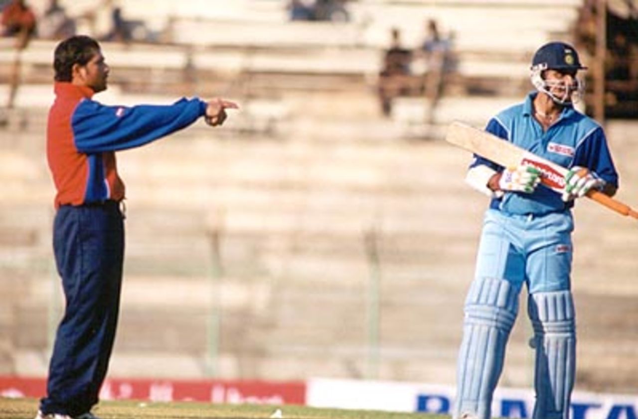 Tendulkar seems to indicate to Ganguly as to where he should be seeing. Challenger Series 2000/01, India v India 'B' at MA Chidambaram Stadium, Chepauk, Chennai, 13 Feb 2001