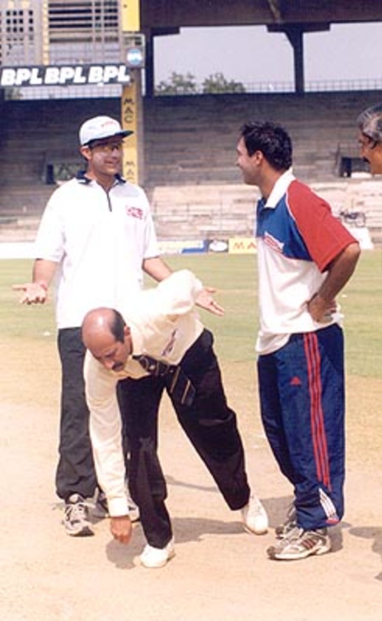 Ganguly shares a lighter moment after winning the toss. Challenger Series 2000/01, India v India 'B' at MA Chidambaram Stadium, Chepauk, Chennai, 13 Feb 2001