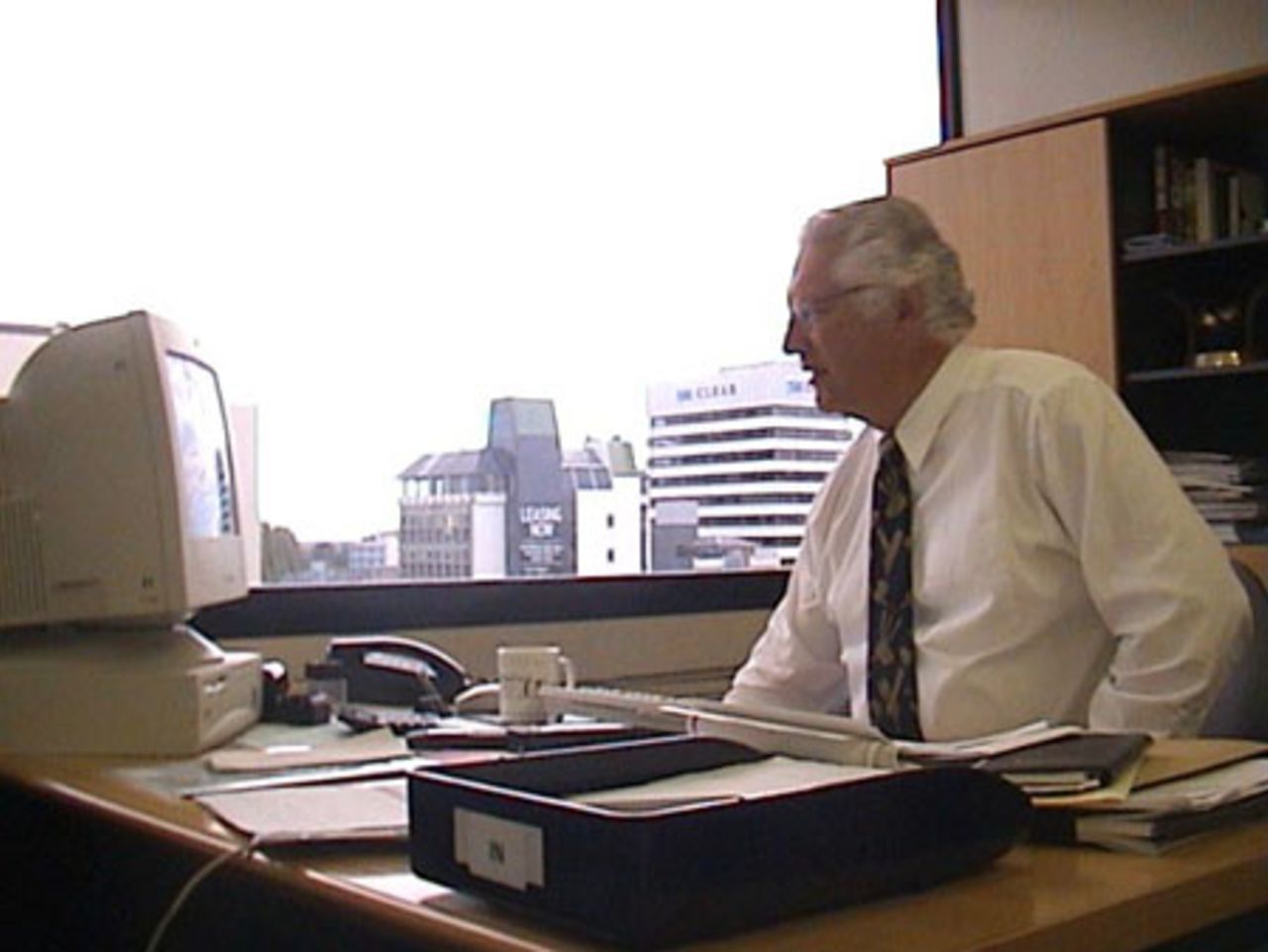 New Zealand Cricket chief executive Christopher Doig browses the official New Zealand Cricket web site, nzcricket.co.nz, on the new New Zealand CricInfo mirror server, www-nz.cricket.org, supplied by CLEAR Communications.