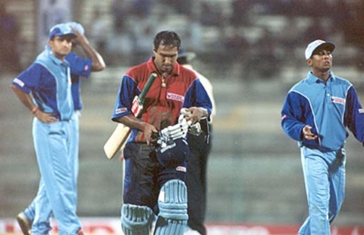 Robin walks out of the crease after getting run out for 64. Challenger Series 2000/01, India v India 'B' at MA Chidambaram Stadium, Chepauk, Chennai, 13 Feb 2001
