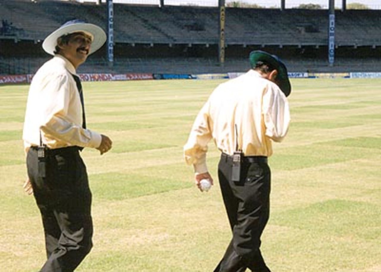 Umpires SK Tarapore and S Lakshmanan walk in before the start of the match. Challenger Series 2000/01, Final, India v India 'A', MA Chidambaram Stadium, Chepauk, Chennai, 15 Feb 2001