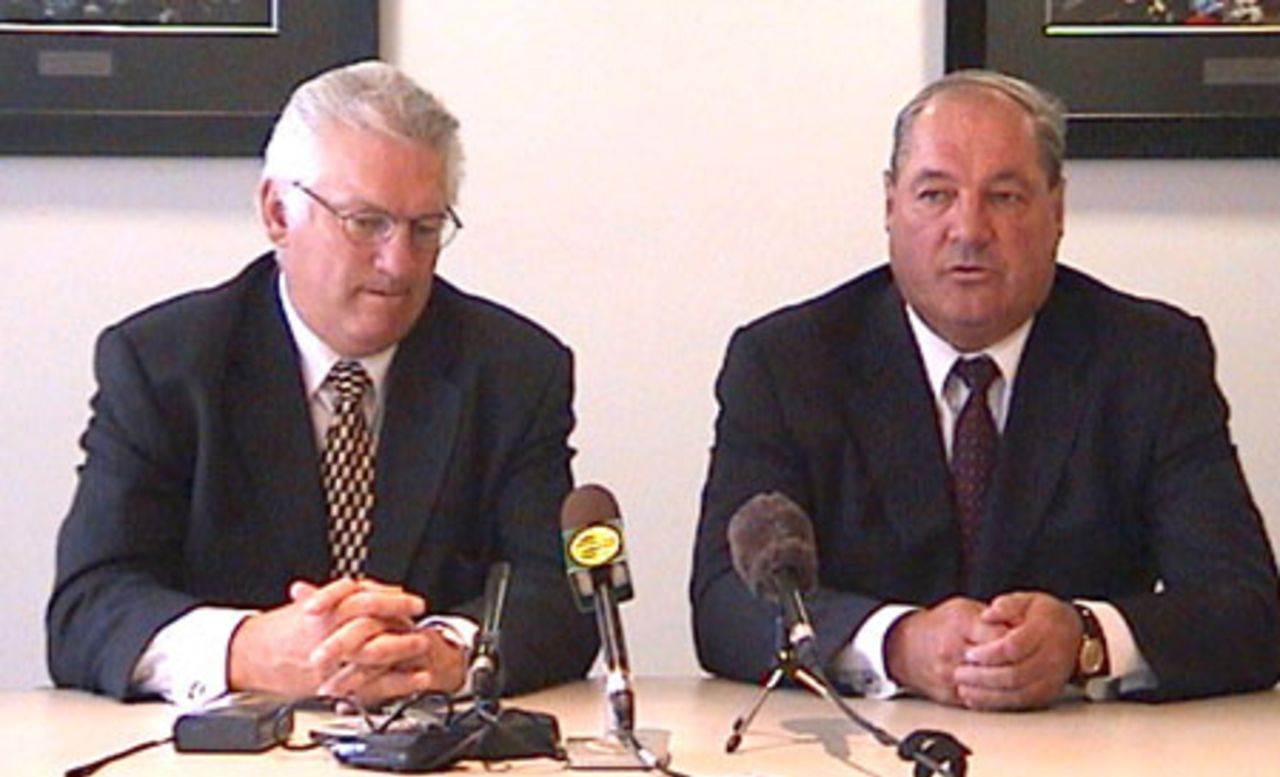 New Zealand Cricket Chairman Sir John Anderson (right) answers a question while New Zealand Cricket Chief Executive Christopher Doig listens at a media conference to announce Doig's resignation effective from the end of March 2001, 16 February 2001.