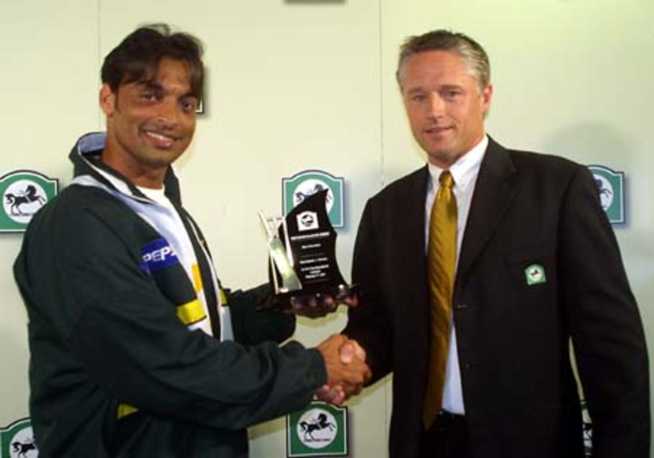 Pakistan fast bowler Shoaib Akhtar receives the National Bank Player of the Match trophy from National Bank Cricket Manager Gavin Larsen. Shoaib took 5-19 from 6.3 overs, his first five-wicket bag in One-Day Internationals. 1st One-Day International: New Zealand v Pakistan at Eden Park, Auckland, 18 February 2001.