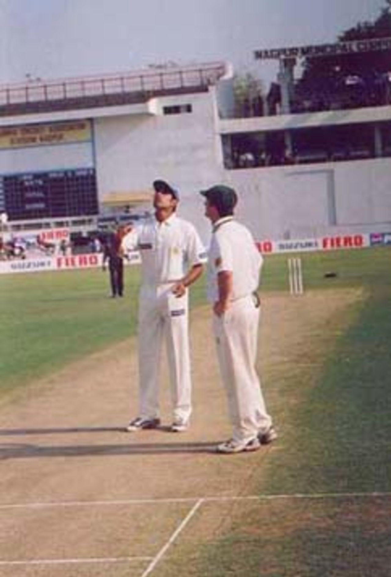 Steve Waugh calls correctly over the toss, Australia in India 2000/01, India 'A' v Australia, Vidarbha C.A. Ground, Nagpur, 17-19 Feb 2001 (Day 1)