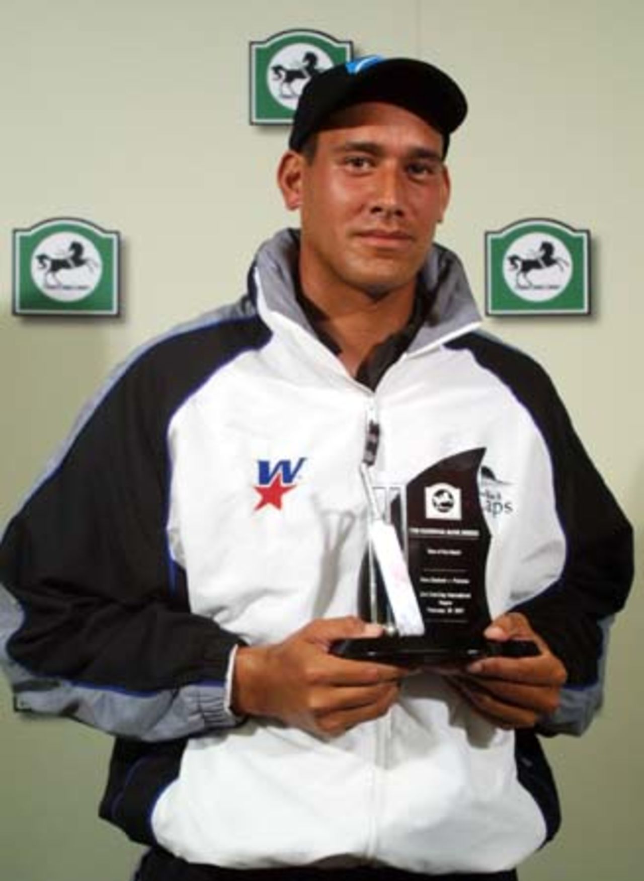 New Zealand fast medium bowler Daryl Tuffey holds his National Bank Player of the Match trophy for taking 4-24 from 10 overs. 2nd One-Day International: New Zealand v Pakistan at McLean Park, Napier, 20 February 2001.