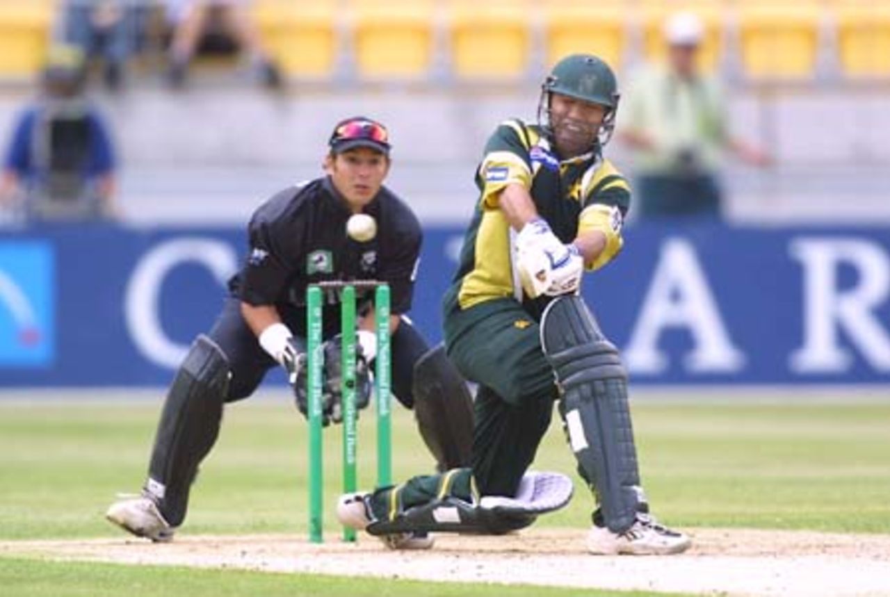 Pakistan opening batsman Saeed Anwar sweeps during his innings of 57 while New Zealand wicket-keeper Adam Parore looks on. 3rd One-Day International: New Zealand v Pakistan at WestpacTrust Stadium, Wellington, 22 February 2001.