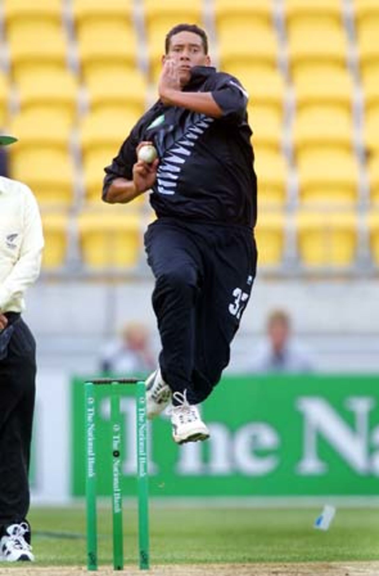 New Zealand opening bowler Daryl Tuffey delivers a ball during his spell of 3-52 from nine overs. 3rd One-Day International: New Zealand v Pakistan at WestpacTrust Stadium, Wellington, 22 February 2001.