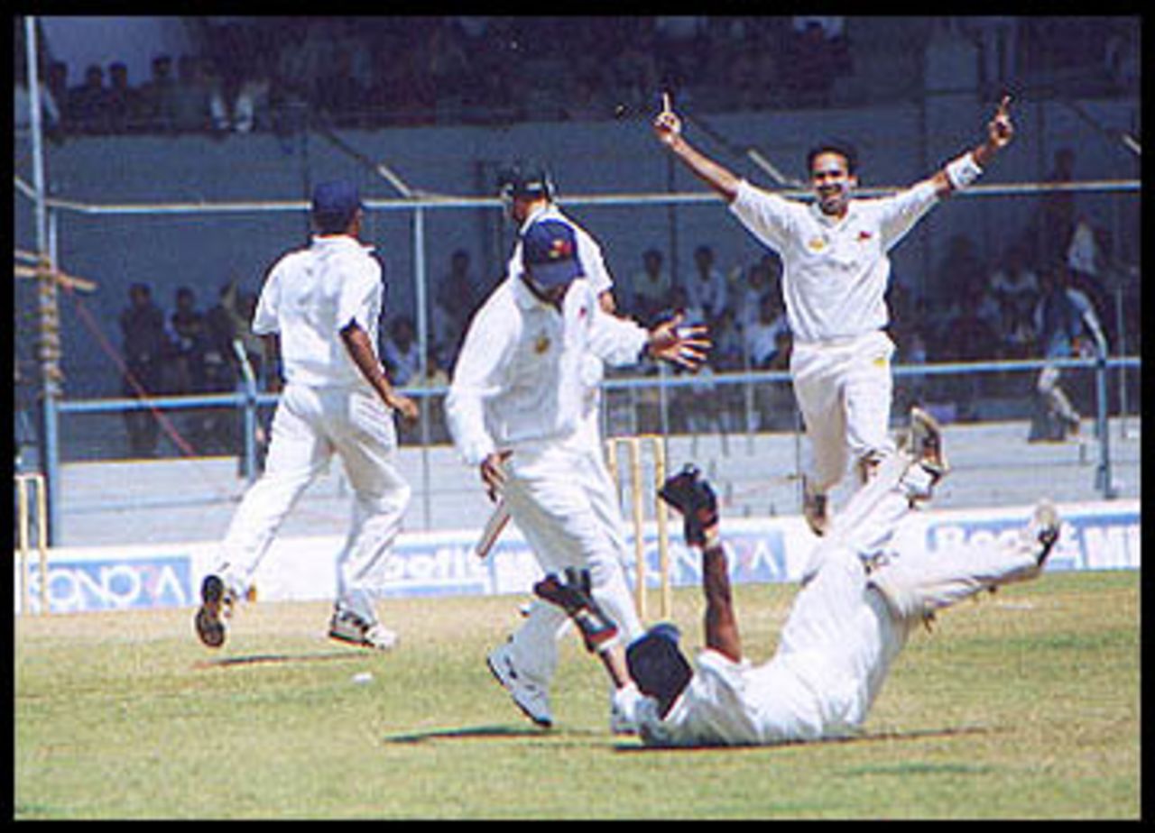 Dighe brings off a fine catch to dismiss Hayden off Paras Mhambrey. Australia in India 2000/01, Mumbai v Australians, Brabourne Stadium, Mumbai, 22-24 Feb 2001 (Day 3)
