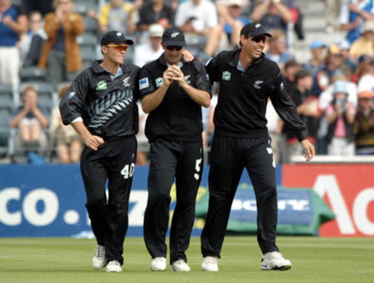 New Zealand fielder Chris Harris (centre) is congratulated by team-mates Lou Vincent (left) and Stephen Fleming after completing a catch at backward point to dismiss Pakistan batsman Saleem Elahi from the bowling of Jacob Oram for 13. 4th One-Day International: New Zealand v Pakistan at Jade Stadium, Christchurch, 25 February 2001.