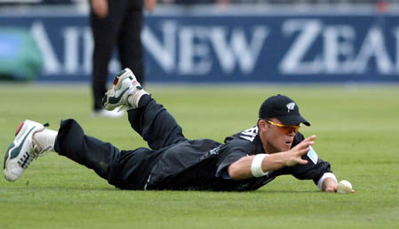 New Zealand fielder Lou Vincent dives to save a ball in the field. 4th One-Day International: New Zealand v Pakistan at Jade Stadium, Christchurch, 25 February 2001.