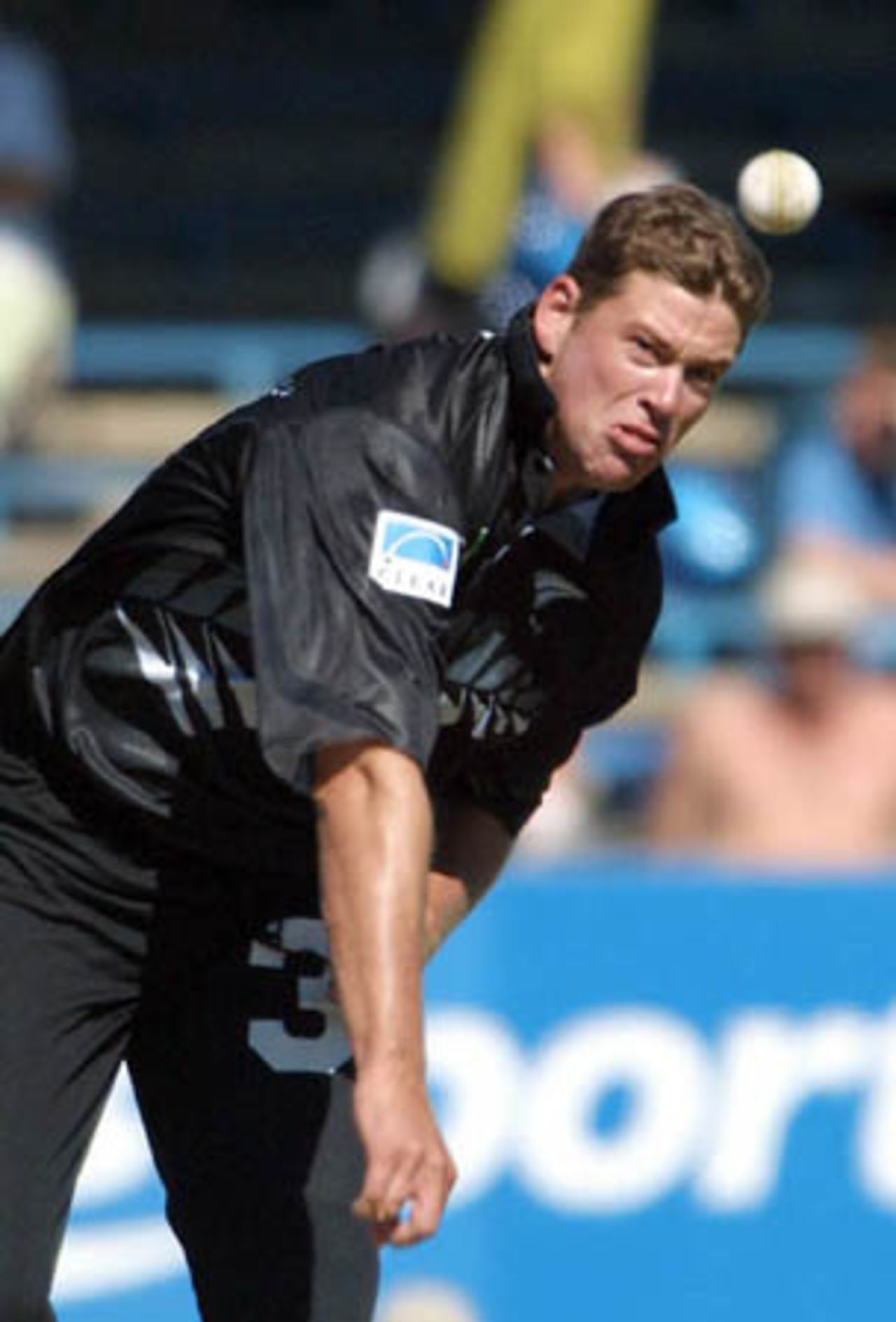 New Zealand medium fast bowler Jacob Oram delivers a ball during his spell of 2-49 from nine overs. 5th One-Day International: New Zealand v Pakistan, Carisbrook, Dunedin, 28 February 2001.