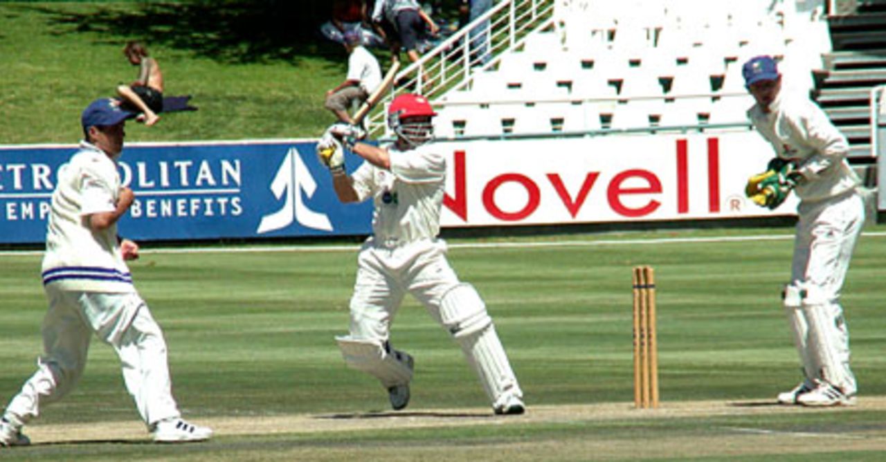 Carl Bradfield of EP Jumbos cuts Paul Harris into the covers against WP