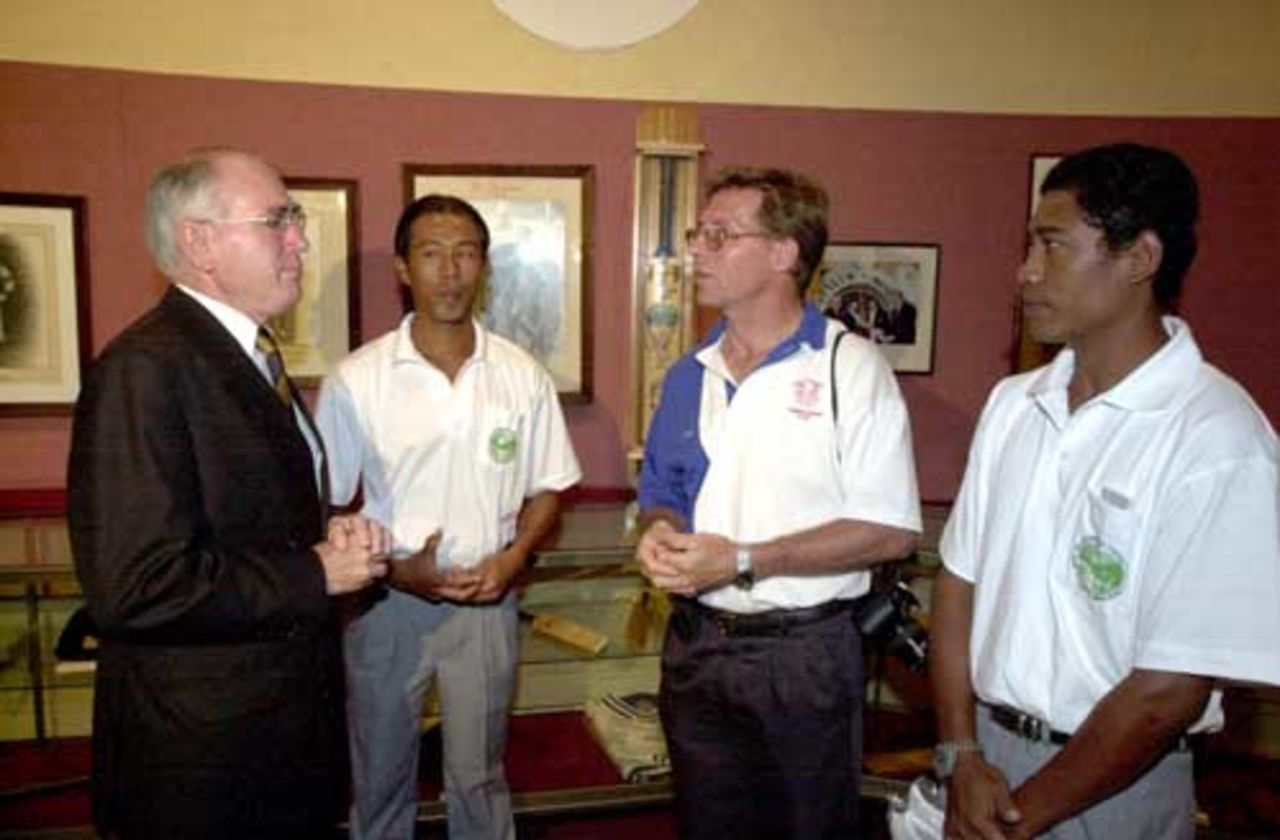 Bali representatives meet Australian Prime Minister, John Howard, 2001