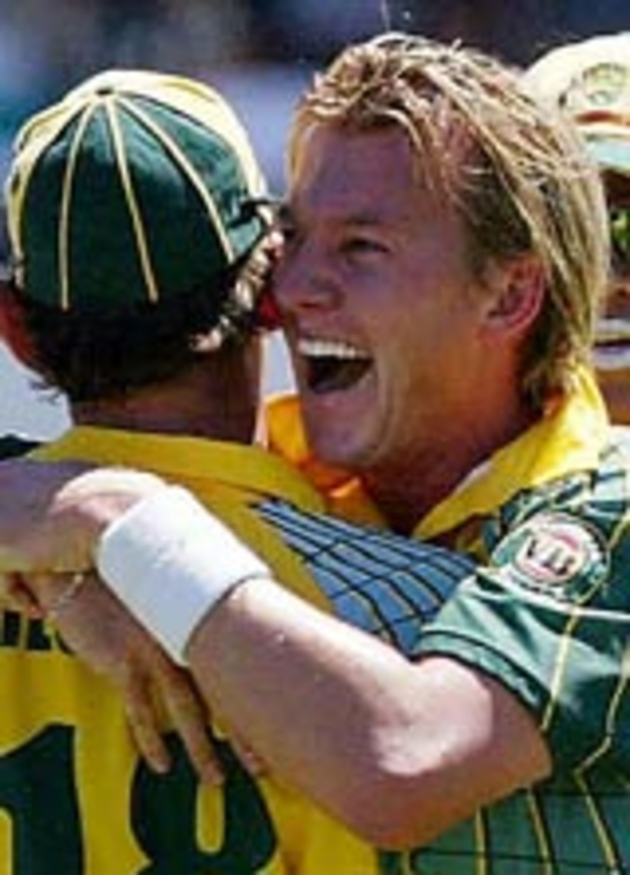 Brett Lee celebrates a wicket, Australia v India, 11th match, VB Series, Perth, February 1, 2004