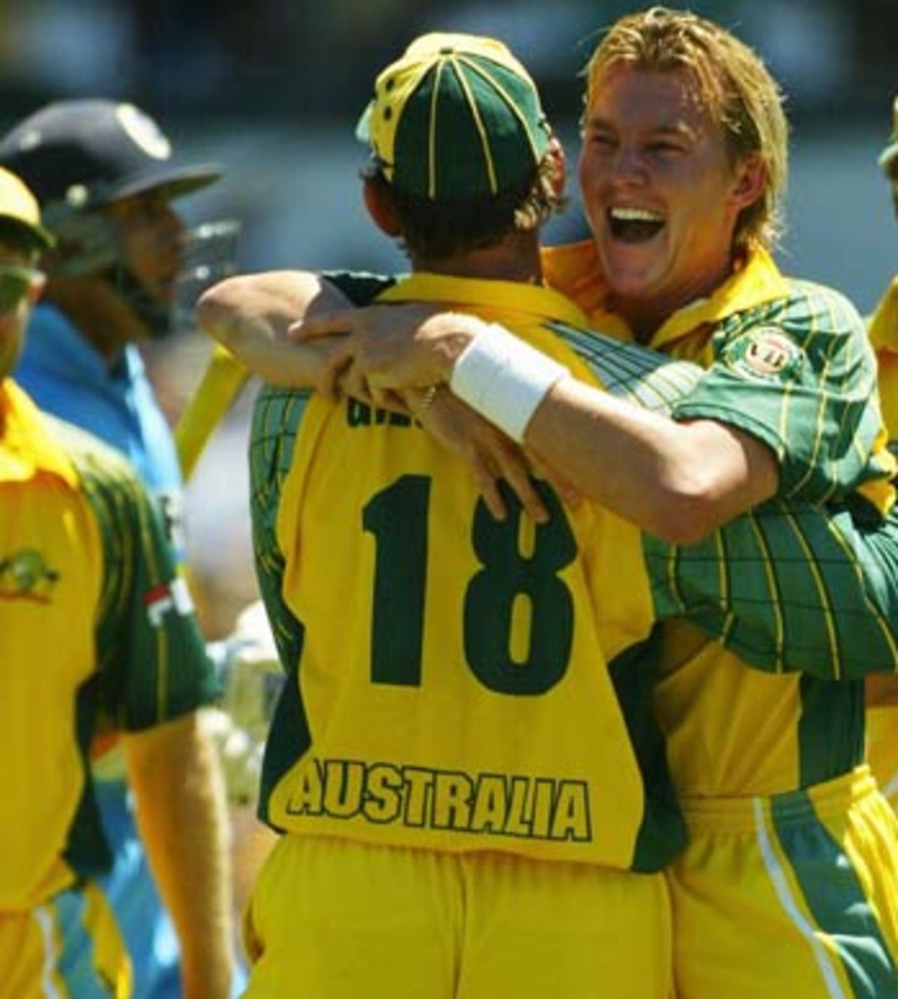 Brett Lee is ecstatic as VVS Laxman trudges back, Australia v India, 11th match, VB Series, Perth, February 1, 2004