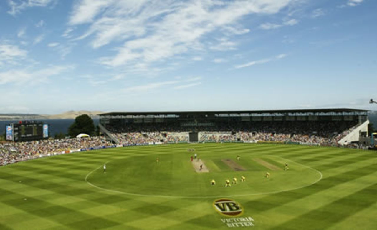 A general view of play during the VB Series One Day International between Australia and Zimbabwe at Bellerive Oval on January 16, 2004 in Hobart, Australia.