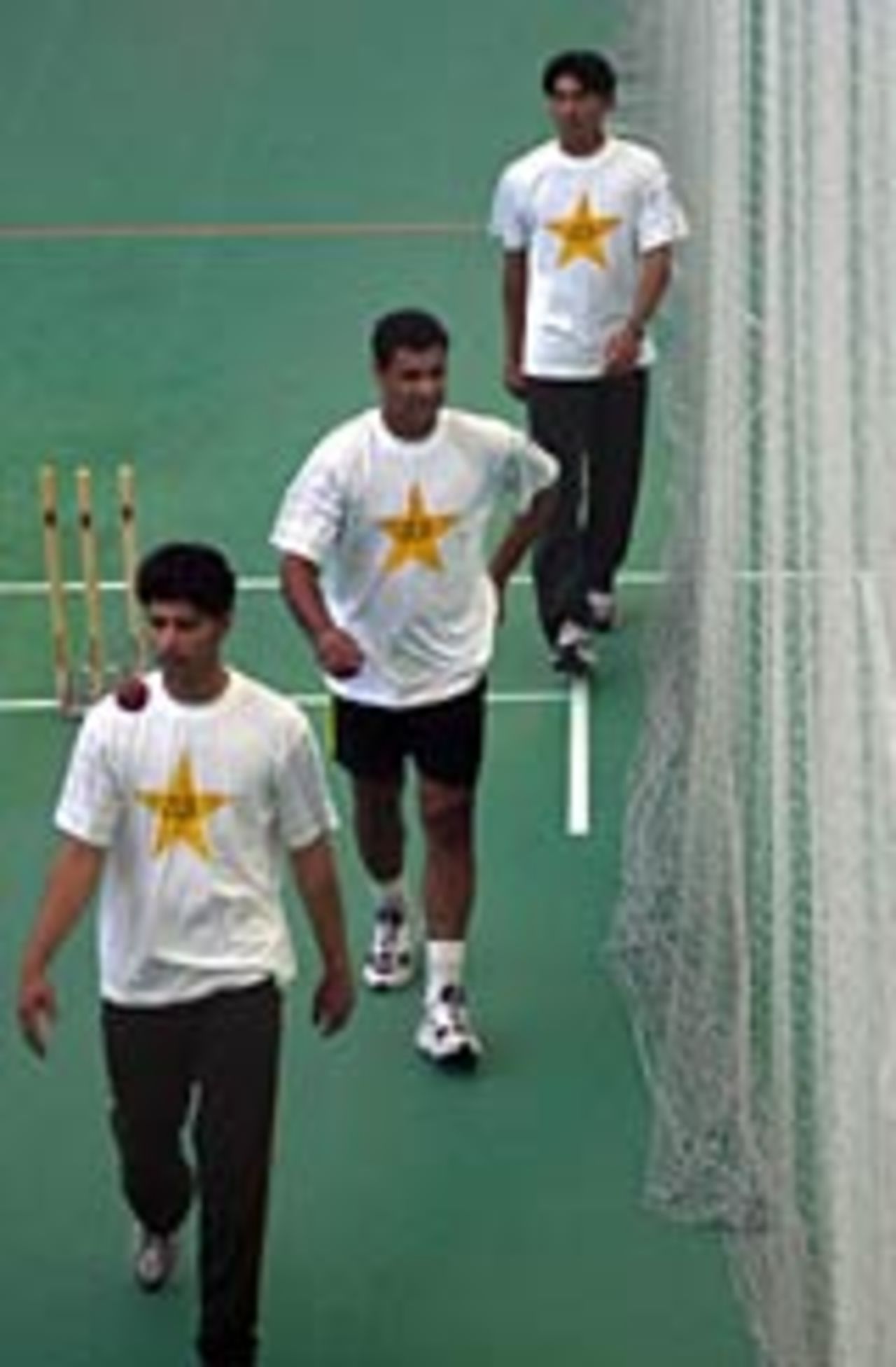 Mohammed Sami (back), Waqar Younis and Mohammed Wasim (front)  at Lord's, May 16, 2001