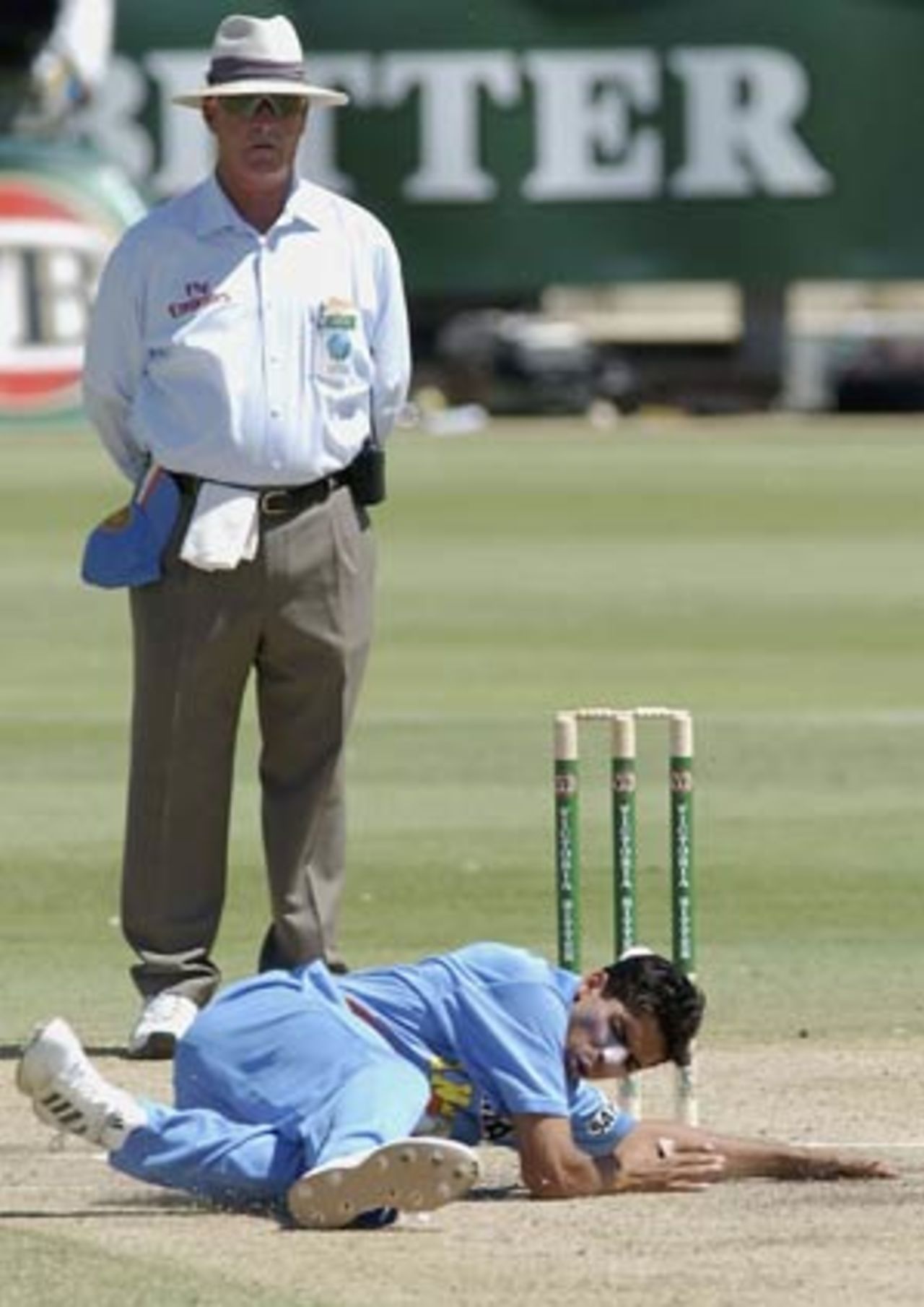 Ashish Nehra's comeback began as badly as possible, he fell flat on his back, India v Zimbabwe, 12th ODI, VB Series, Perth, February 3rd, 2004