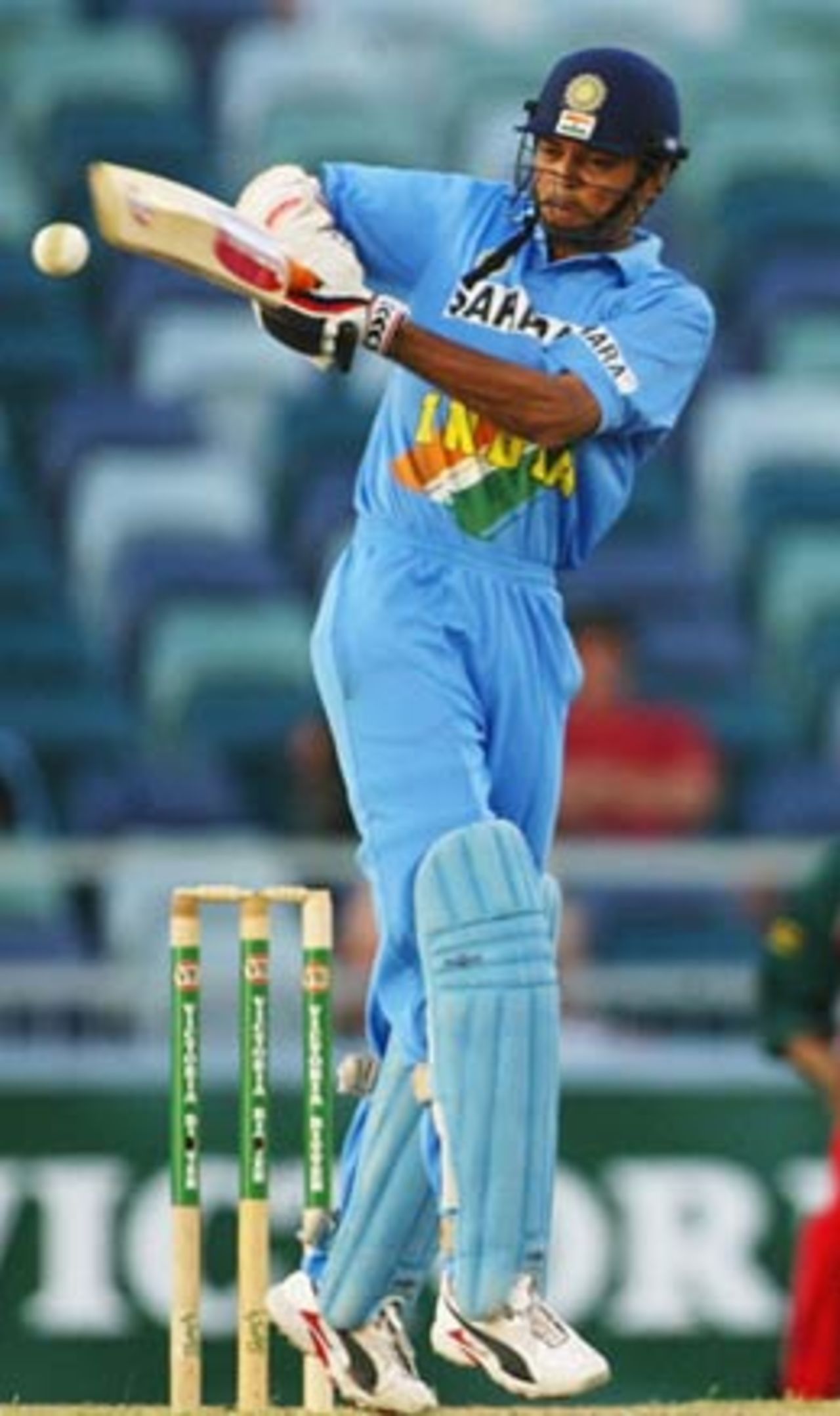 Hemang Badani made a patient 34 and saw India through to a four-wicket win, 12th ODI, VB Series, Perth, February 3rd, 2004