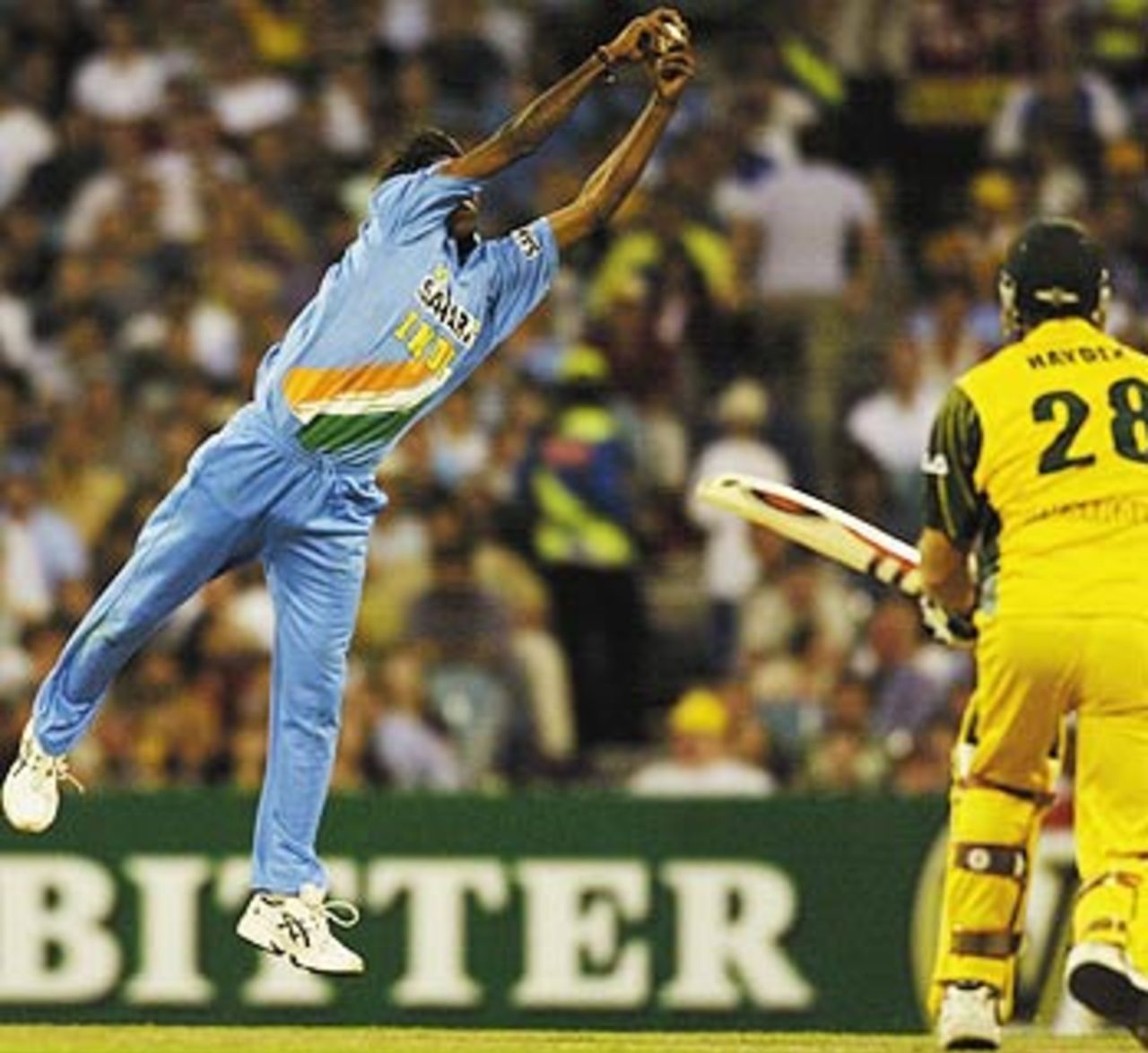 Lakshmipathy Balaji takes a splendid catch to dismiss Matthew Hayden, Australia v India, VB Series, 1st final, Melbourne, February 6, 2004