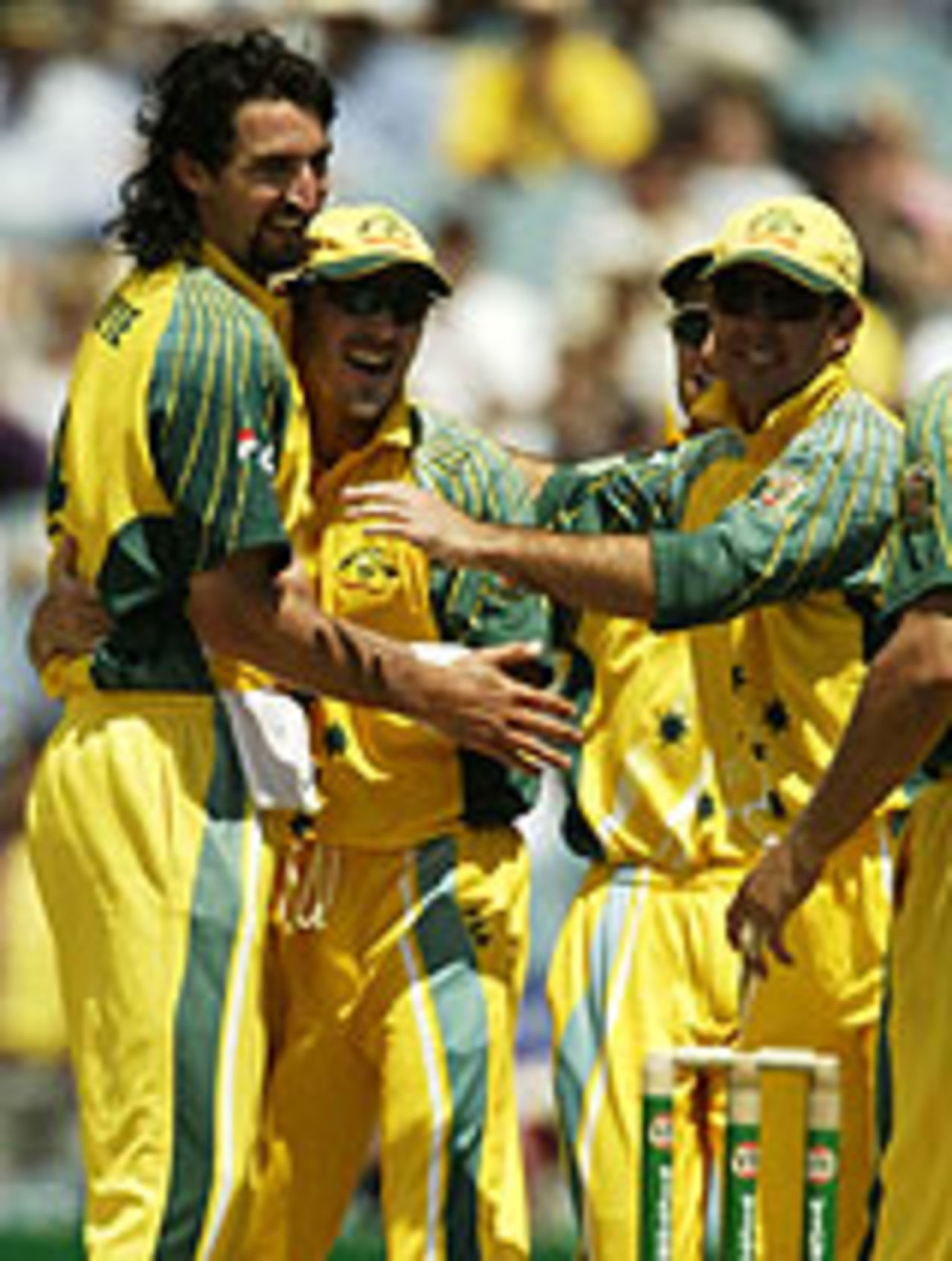 Gillespie and Australia gear up for one final push, Australia v India, VB Series, 1st final, Melbourne, February 6, 2004