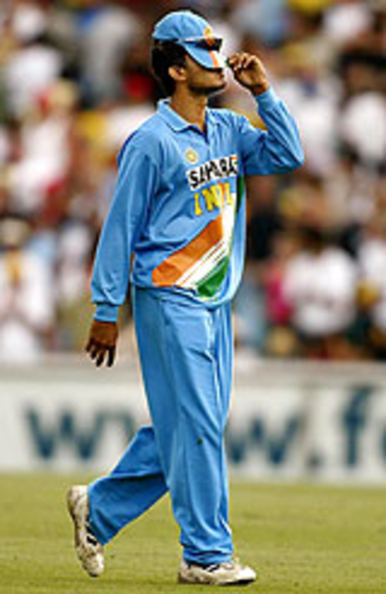 Ganguly feels the pain, Australia v India, VB Series, 2nd final, Sydney, February 8, 2004