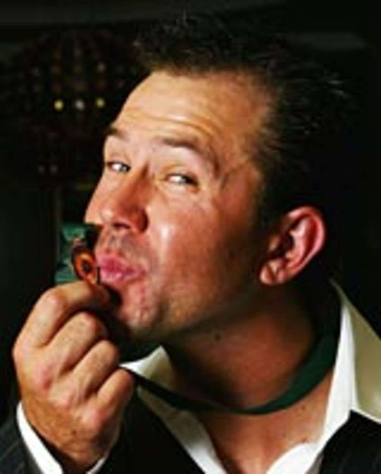Ricky Ponting kisses Allan Border Medal 2004