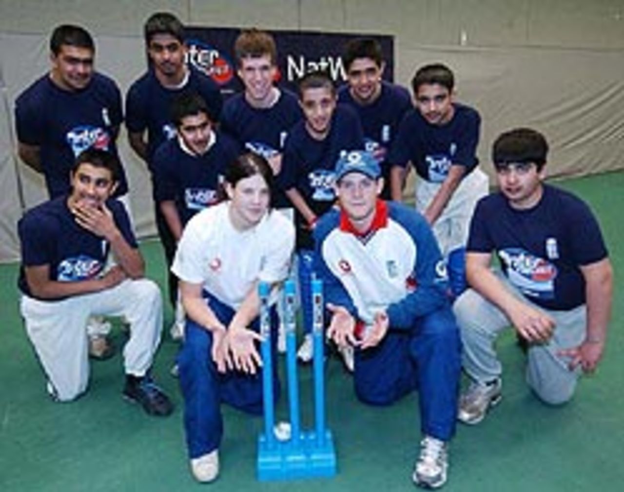 Kids get Inter Cricket with Chris Read
