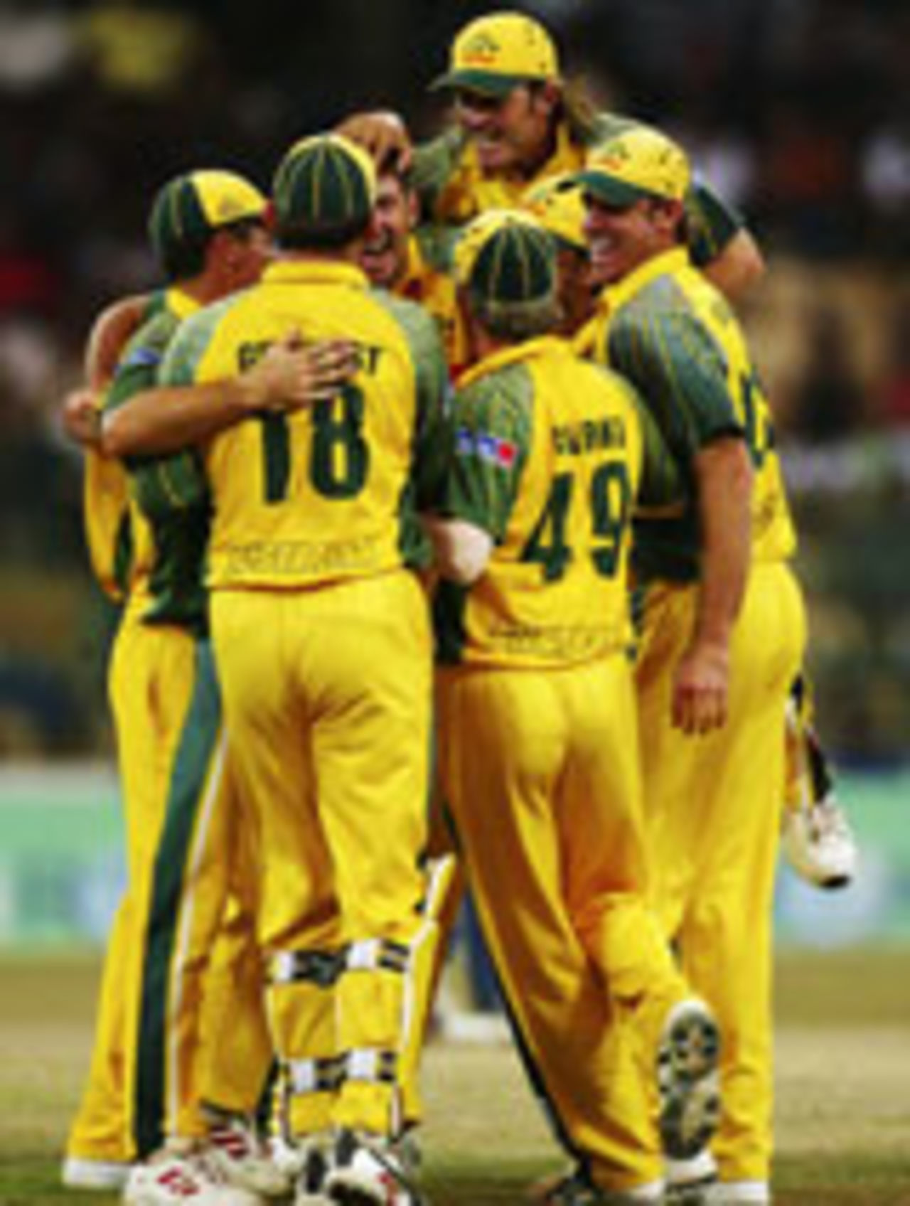 Australian celebrate Michael Kasprowicz's wicket of Sanath Jayasuriya, Sri Lanka v Australia, 4th ODI, Colombo, February 27, 2004