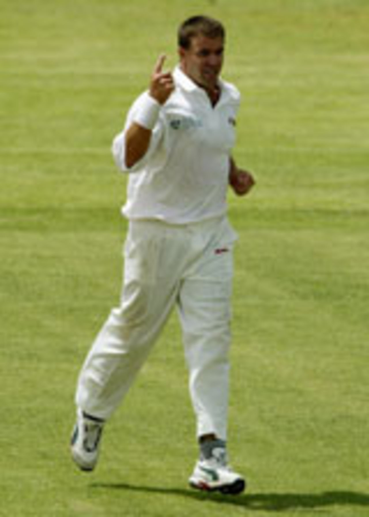 Heath Streak celebrates a wicket, Zimbabwe v Bangladesh, 2nd Test, Bulawayo, February 28, 2004