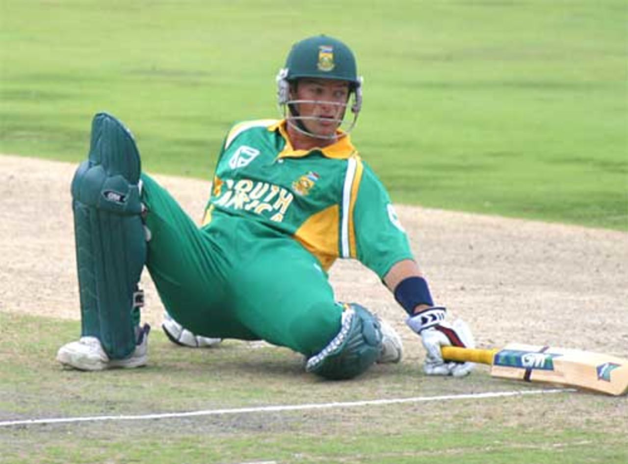 Mark Boucher slips while turning for a run, 1st ODI, South Africa v England, The Wanderers, January 30, 2005