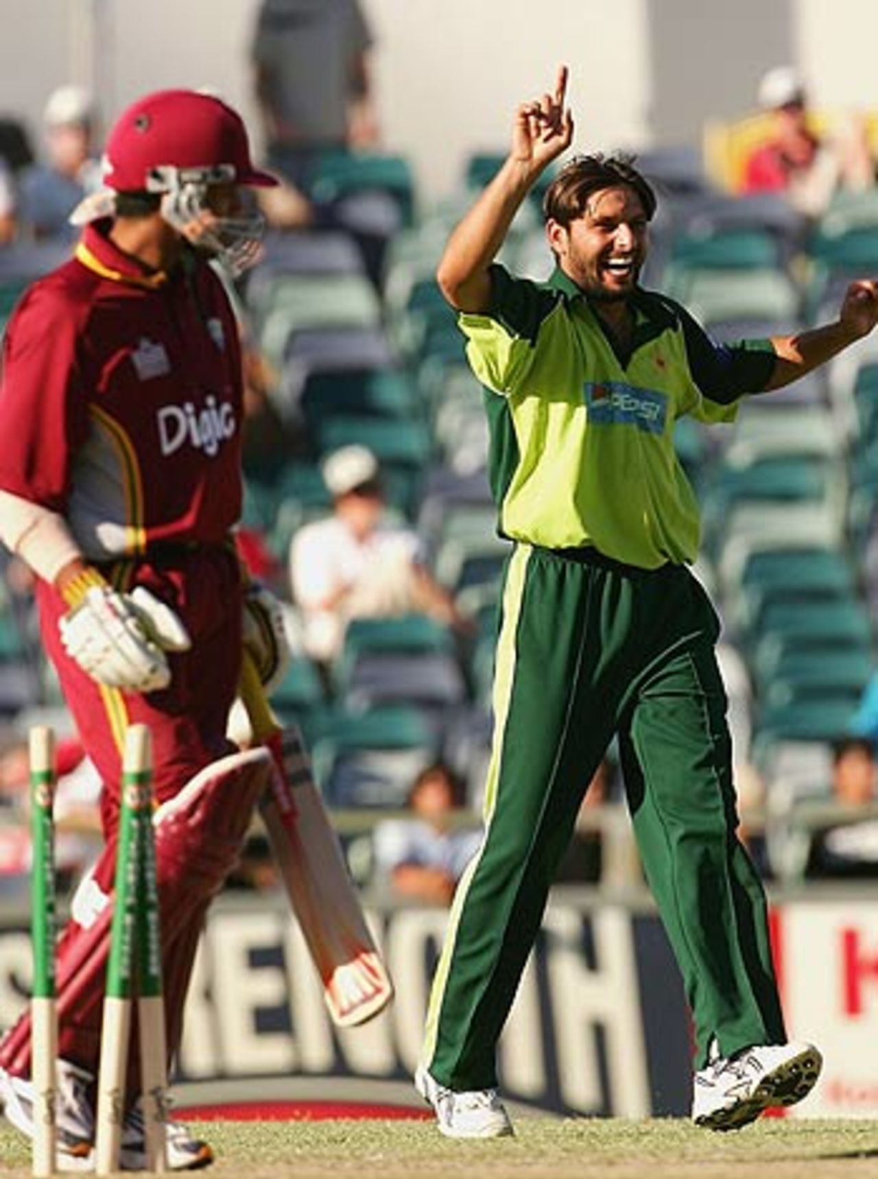 Shahid Afridi gets Ramnaresh Sarwan stumped, Pakistan v West Indies, VB Series, Perth, February 1, 2005