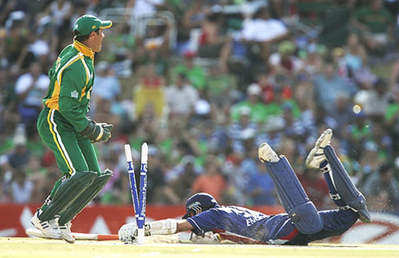 Michael Vaughan is run out for 42, England v South Africa, Bloemfontein, 2nd ODI, February 2, 2005