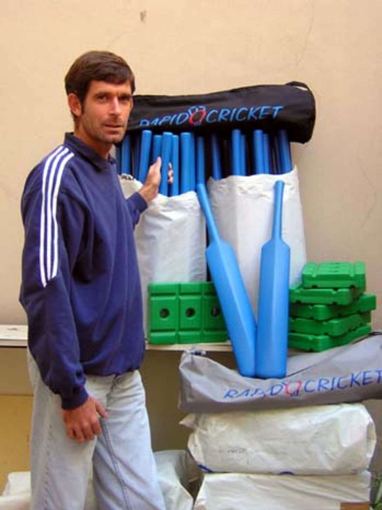 Grant Dugmore with Rapido Cricket Sets